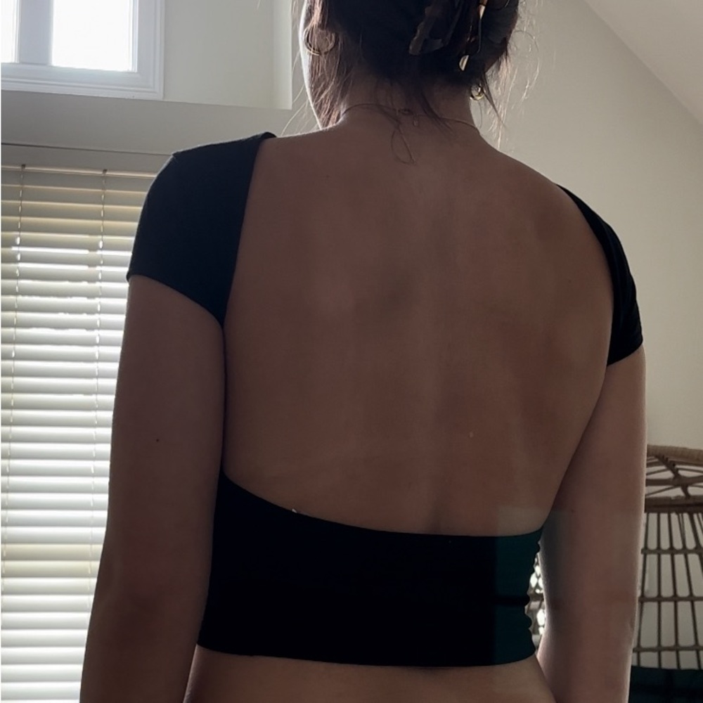 Edikted black backless tee